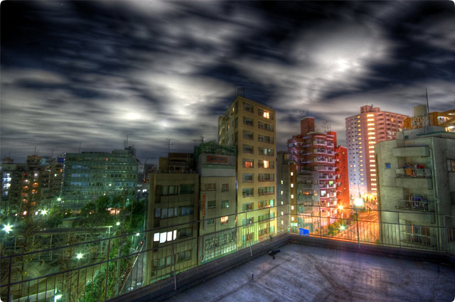 HDR（ハイダイナミックレンジ）屋上のさらに上の給水塔夜景@大塚building23.jpg