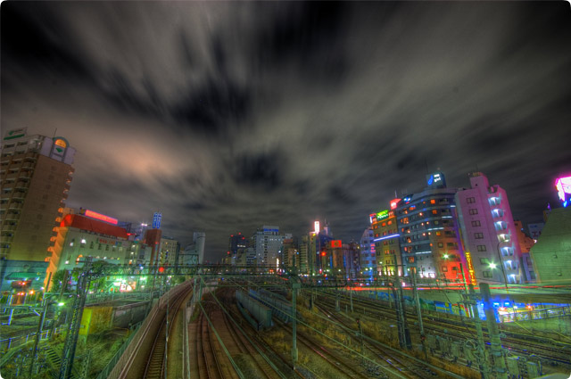 HDR（ハイダイナミックレンジ）線路の夜景@池袋railway10.jpg